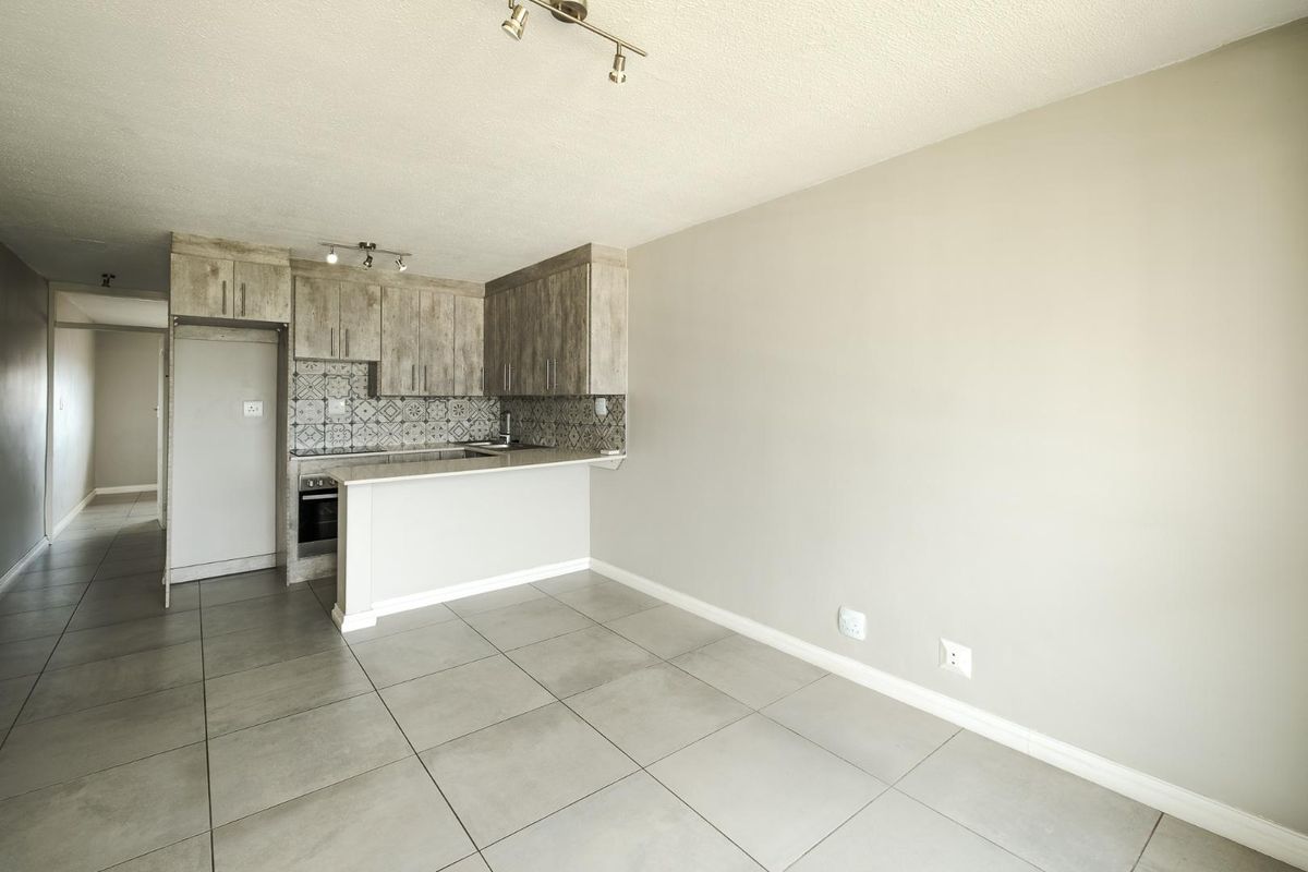 A stone throw away from UP and ease of access to the Gautrain, Tuks sports grounds and other amenities! - Photo 5