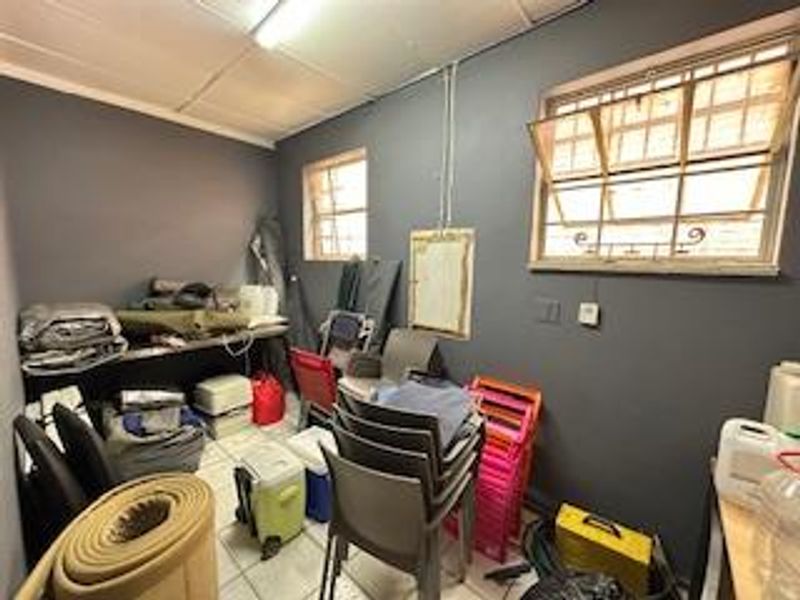 Prime 280m2 Retail Space in High-Traffic Pretoria North! - Photo 10