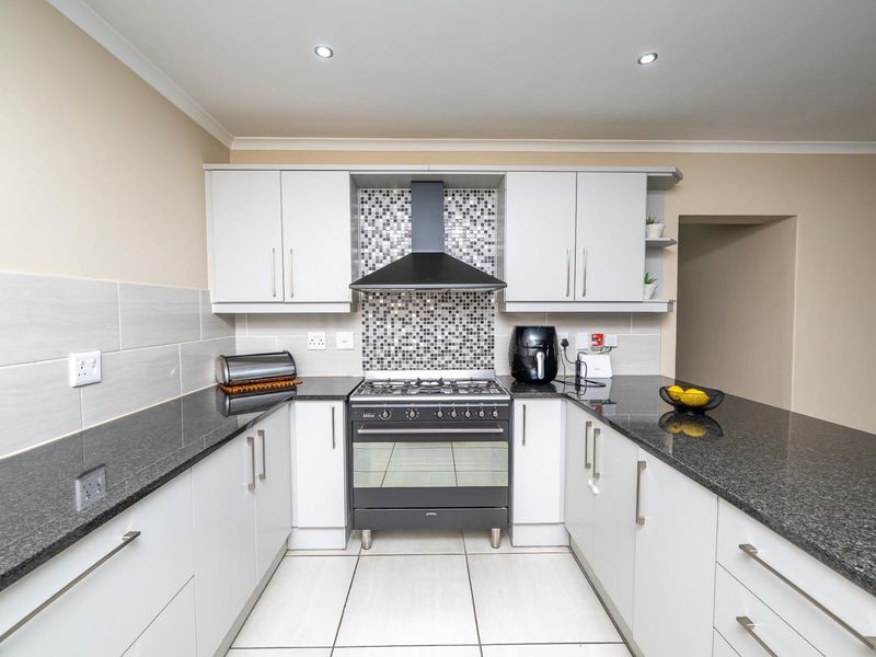 Modern and Refined - Solè Country Estate - Photo 6