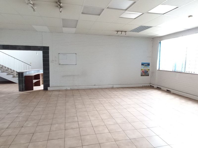 1972m2 Benrose Warehouse To Let - Photo 9