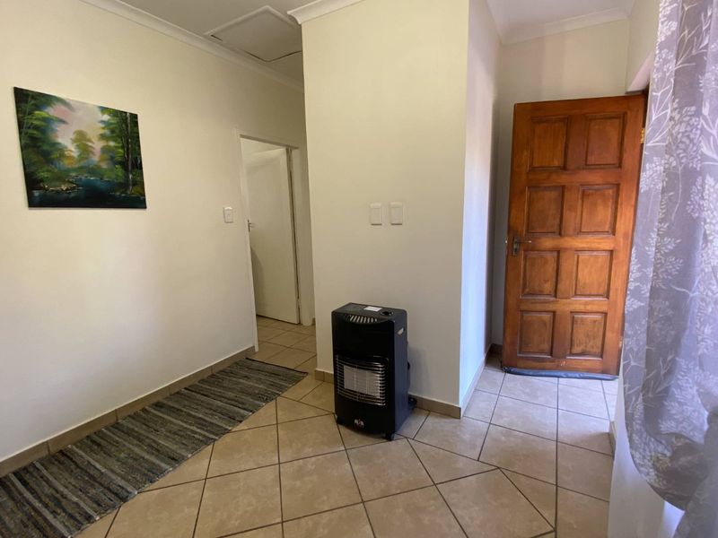 Ideal Starter Home: 2-Bedroom Townhouse in Rooihuiskraal - Photo 5
