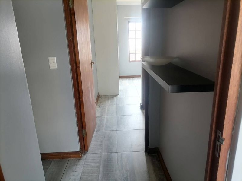 **Charming 2-Bedroom Townhouse with Modern Amenities** - Photo 9