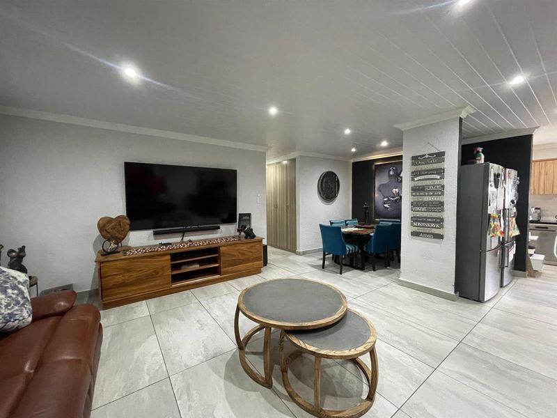 Contemporary 4-Bedroom Home in Monte Christo Eco Estate - Photo 5