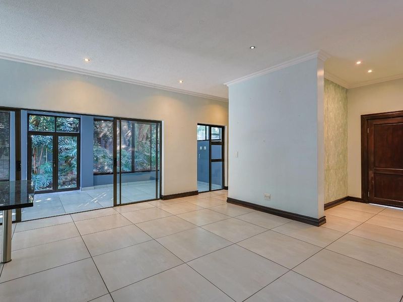 SPACE, STYLE & SECURITY – 4 EN-SUITE BEDROOM GEM IN A SECURITY ESTATE IN BRONBERG - Photo 7