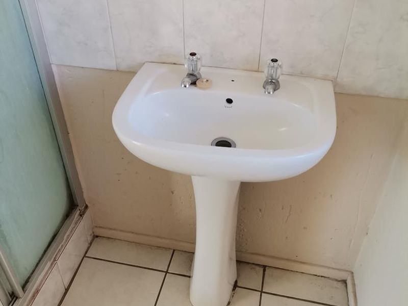 Bachelor Apartment for Sale in ParkView Apartments Boksburg - Photo 7