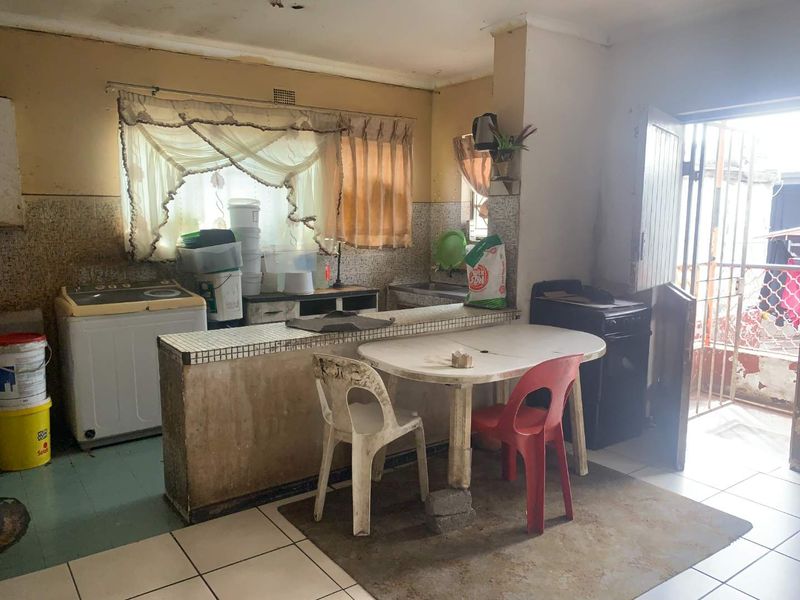 **Charming 3/4 Bedroom House for Sale in La Rochelle, South of Johannesburg** - Photo 6
