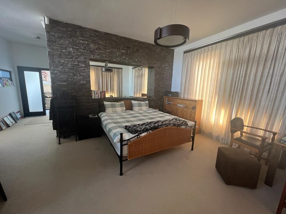 En-suite bedroom on first floor