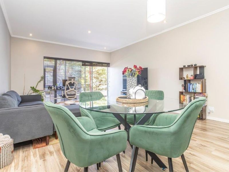 STUPENDOUS 2 BED APARTMENT IN THE ICONIC THE CRESCENT COMPLEX - Photo 8