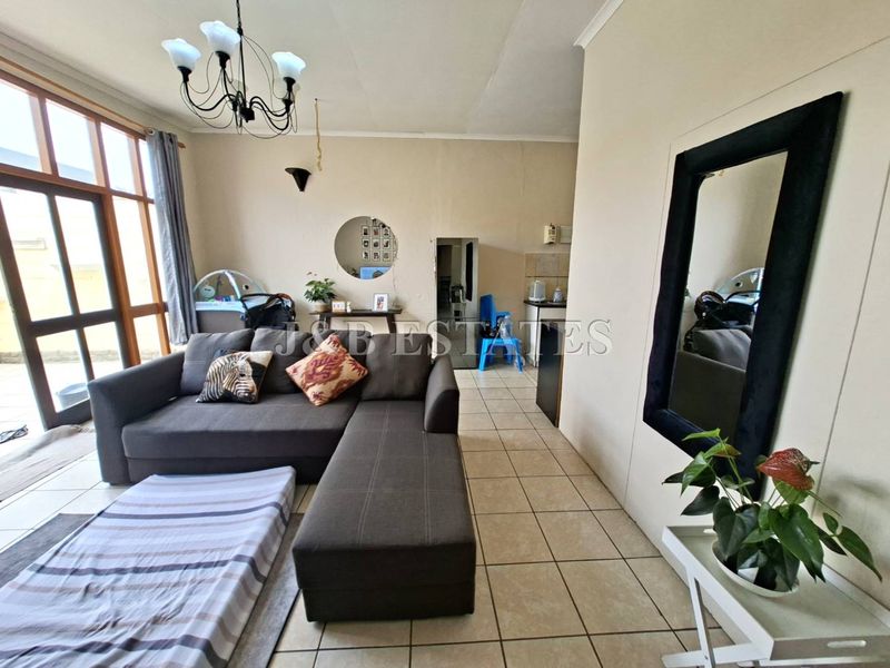 "Versatile Estate: Business or Residential, Your Choice!" - Photo 7