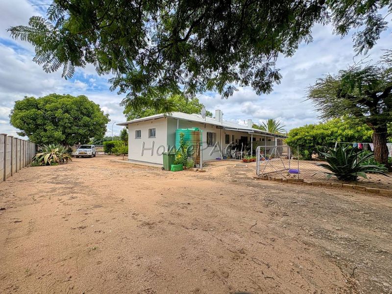 Otjiwarongo:  Property with 3 x Flats is for sale - Photo 1