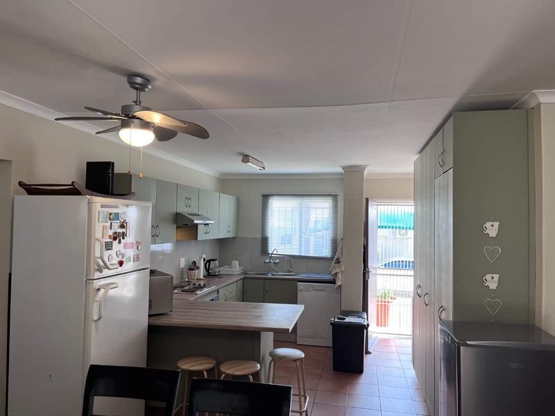 FULLY FURNISHED TOWNHOUSE Available for Rent - Photo 3