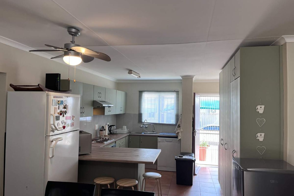 FULLY FURNISHED TOWNHOUSE Available for Rent - Photo 3