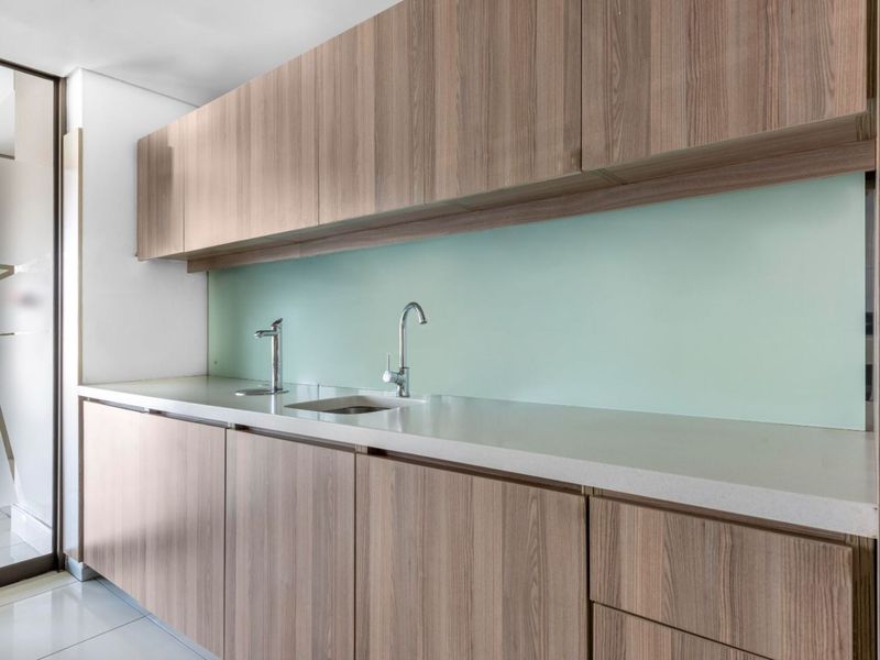 Private office space for 5 persons in Regus East Rand Stoneridge - Photo 7