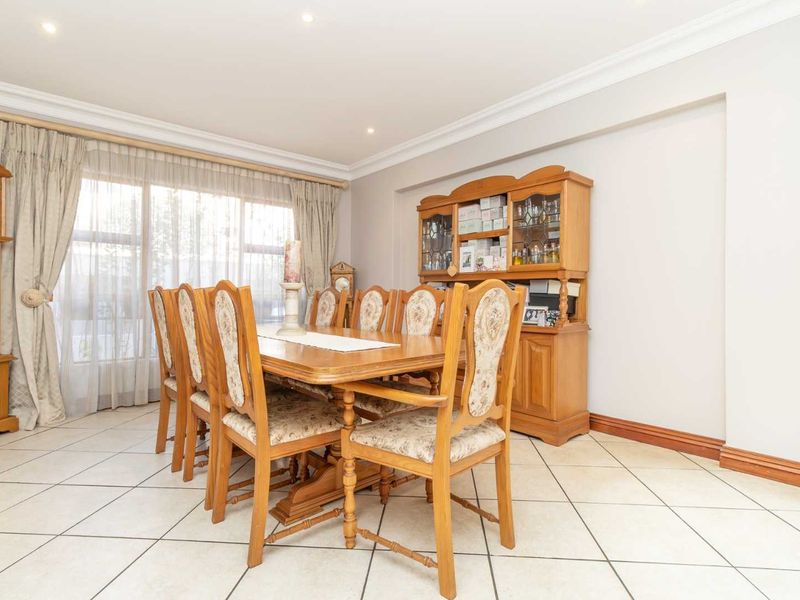 A home that welcomes you in and makes you stay! - Photo 3