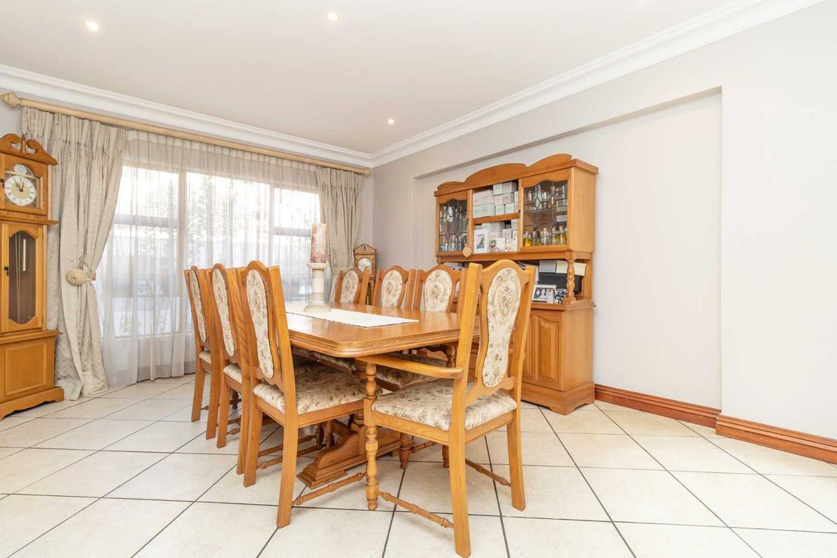 A home that welcomes you in and makes you stay! - Photo 3