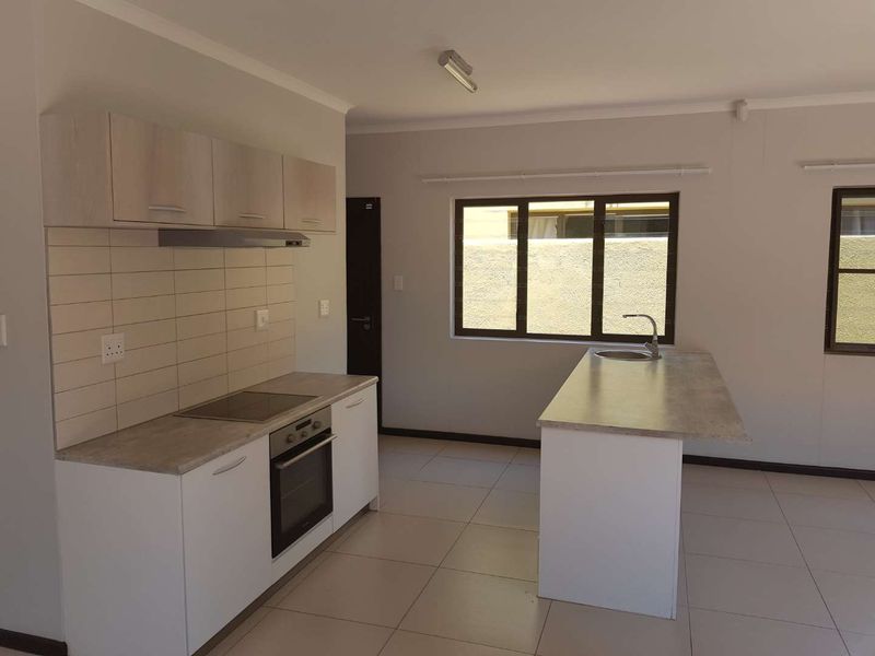 Riverthorn Townhouse For Sale - Photo 3