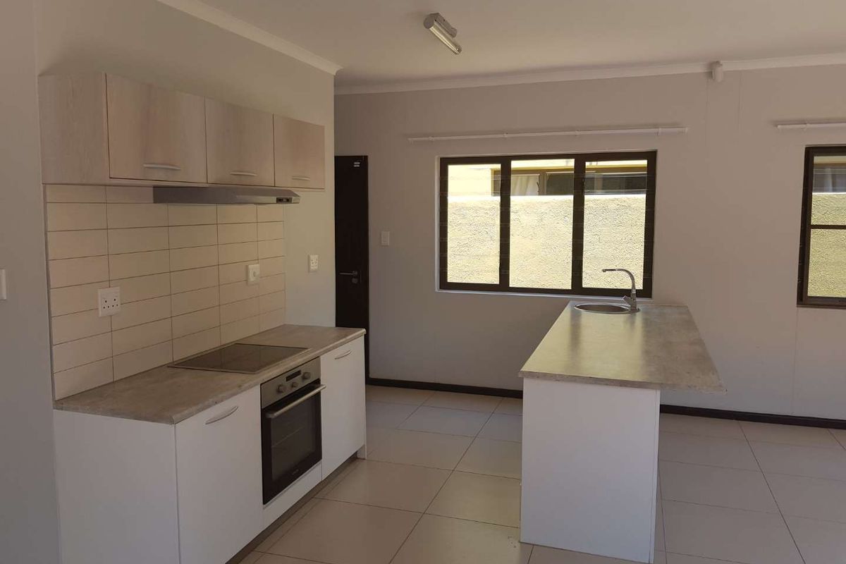 Riverthorn Townhouse For Sale - Photo 3