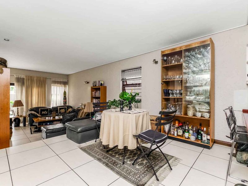 NORTH-FACING, SUNNY LOCK-UP AND GO FOR RENT IN FOURWAYS GARDENS - Photo 8