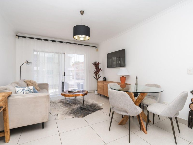 Furnished 2 bedr/2 batr apartment in Green Point with covered parking - Photo 6