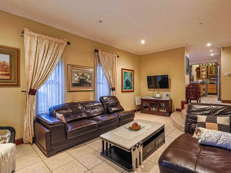 4 Bed with Cottage Open-Concept Dream Home: Perfect for Families - Photo 10