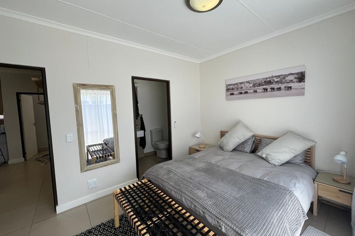 Modern Furnished Apartment 2 bedrooms, 2 bathrooms Windhoek Central - Photo 4