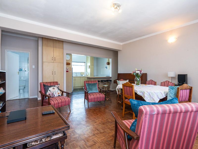 Bright and Spacious 3- Bedroom Flat - Ultimate Convenience Near Town! - Photo 10