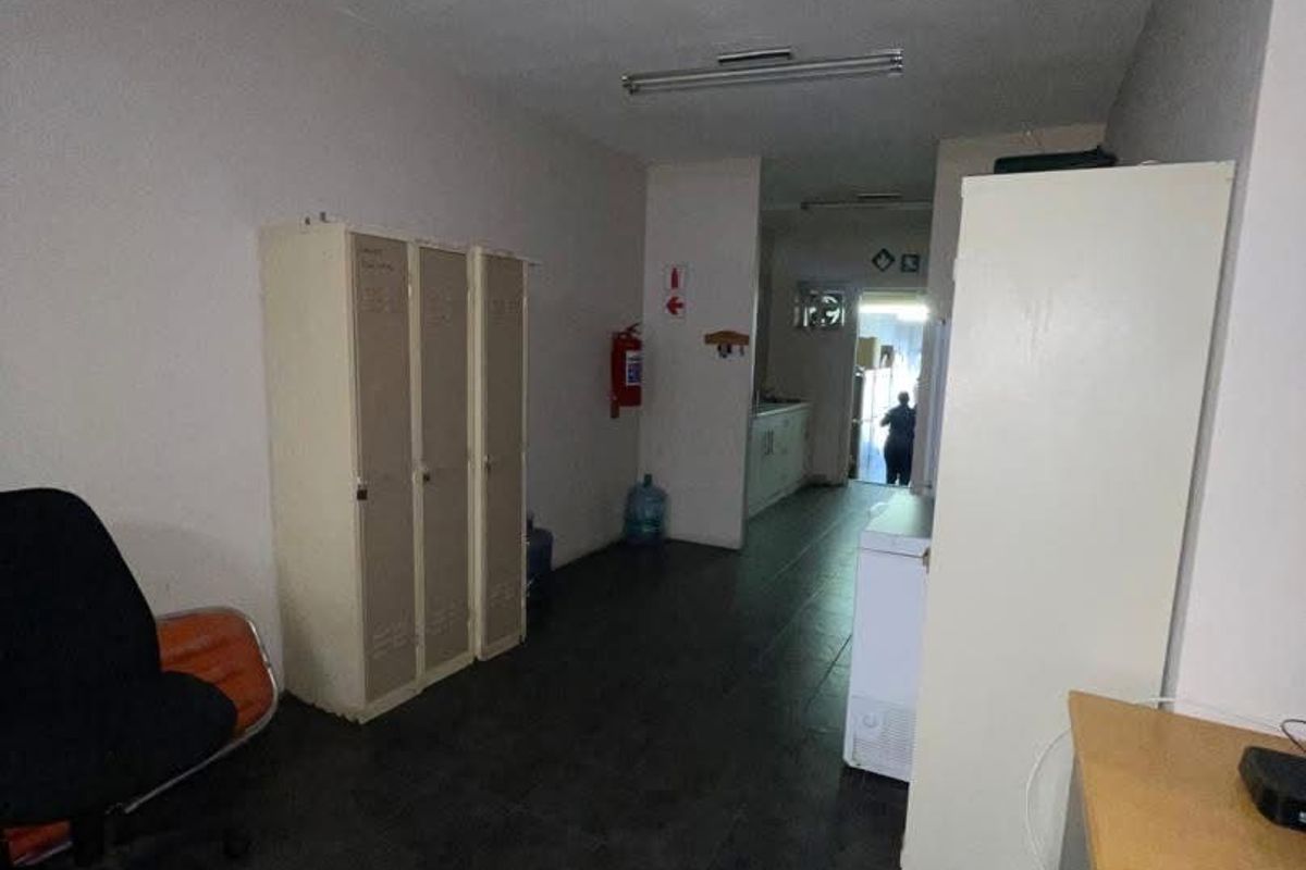 Office Building in Windhoek West - Photo 2