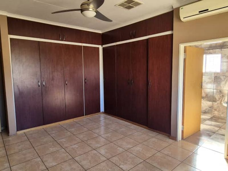 Spacious Family Home for Sale in the Central of Okahandja! - Photo 7