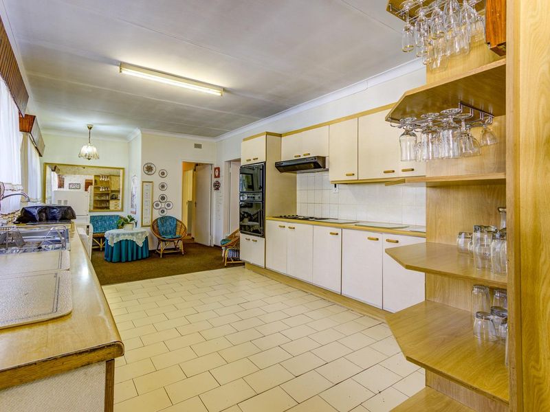 THREE HOMES ON 3548m2 - FAMILY HOMESTEAD OR INVESTMENT FOR RENTAL INCOME! - Photo 7