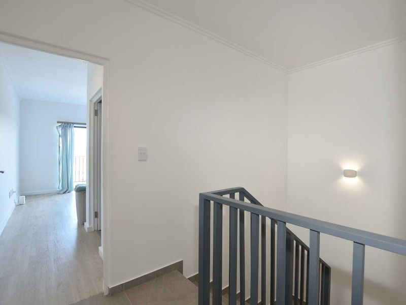 Modern Townhouse For Sale - Photo 7