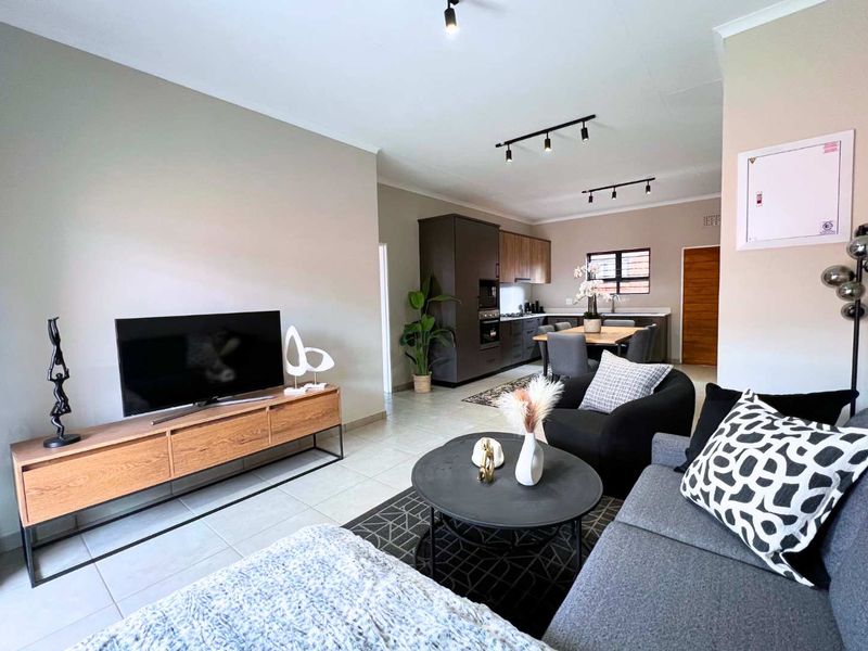 Exceptional living meets modern convenience in the heart of Rietvalleirand. - Photo 6
