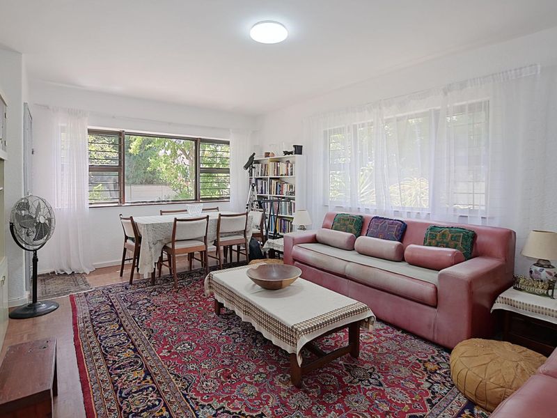 Spacious pet-friendly ground floor apartment with a garden - Photo 5