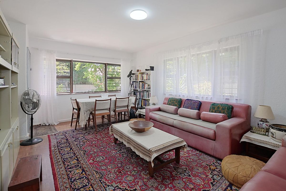 Spacious pet-friendly ground floor apartment with a garden - Photo 5