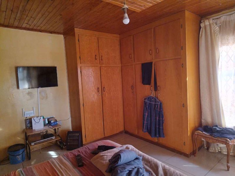 3 bedrooms house for sale in Soshanguve BB - Photo 10