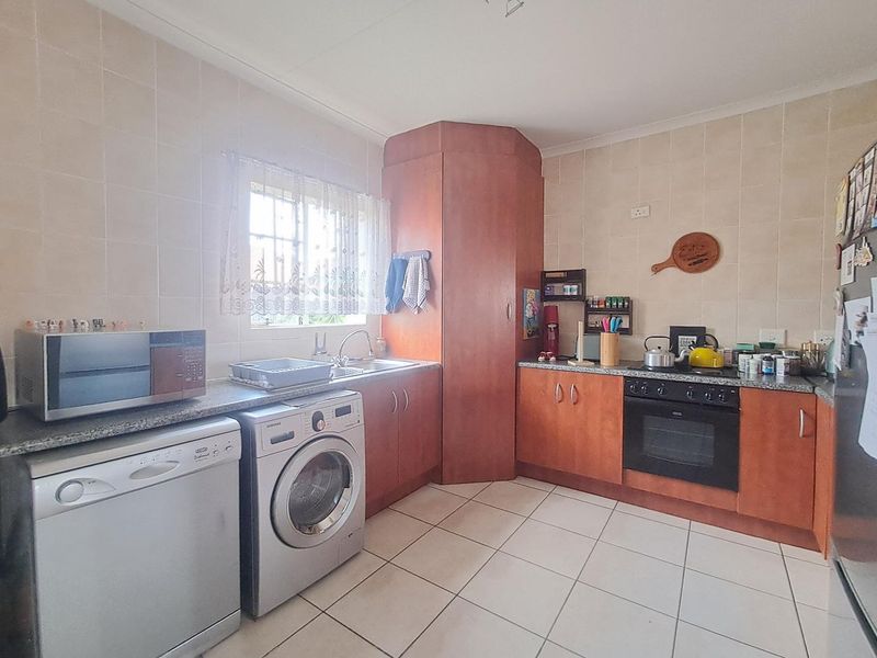 2 Bedroom Upstairs Unit for Sale in Meyersdal - Photo 5