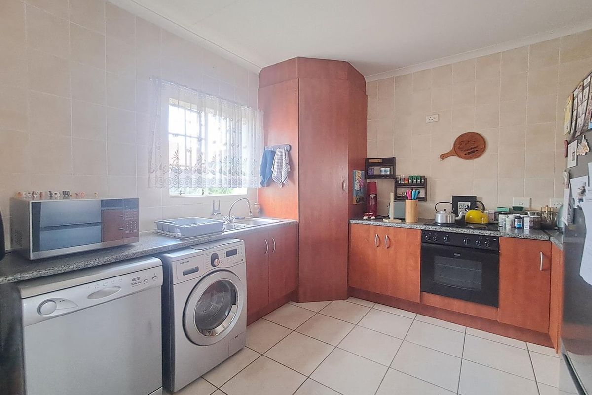 2 Bedroom Upstairs Unit for Sale in Meyersdal - Photo 5