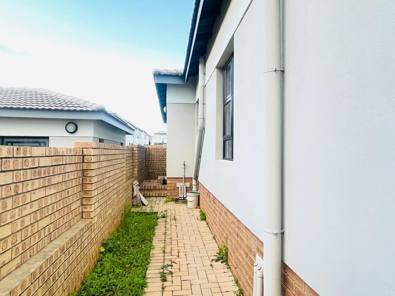 Discover Your Dream Home in Thatchfield's Newest Development - Photo 6