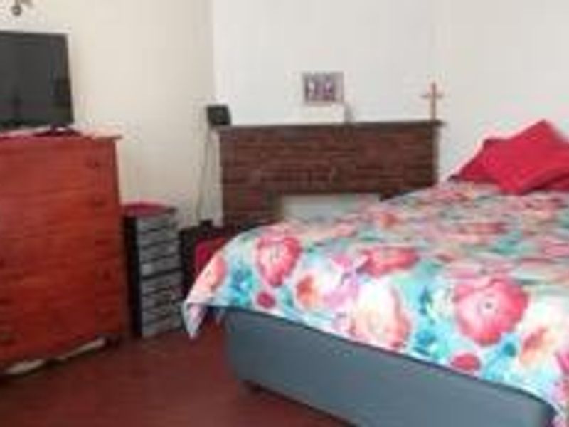 Very Neat and Secure Family Home with a Cottage - Photo 8