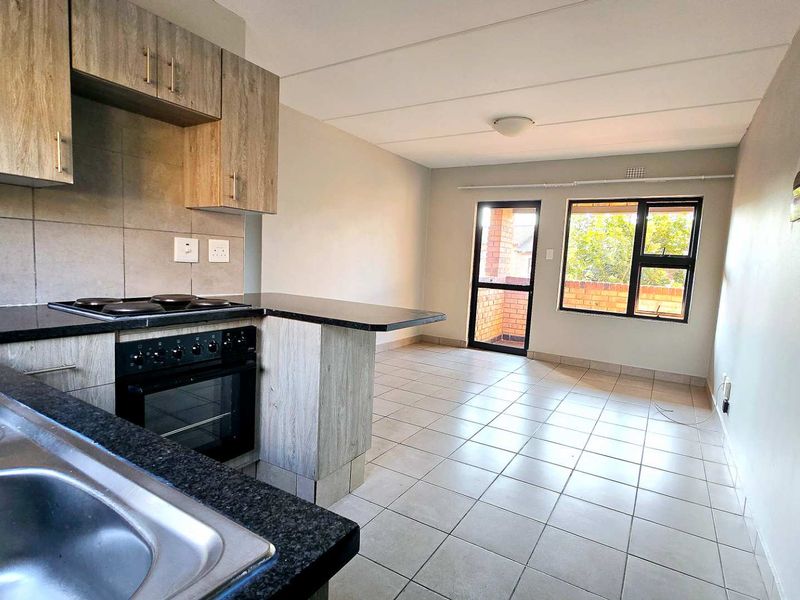 Neat & Secure 2-Bedroom Apartment – Ideal for First-Time Buyers or Investors - Photo 3
