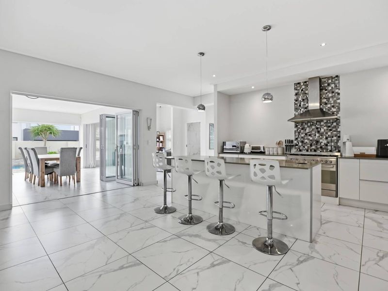 A RARE FIND IN SOUGHT-AFTER SAGEWOOD LIFESTYLE ESTATE - Photo 4