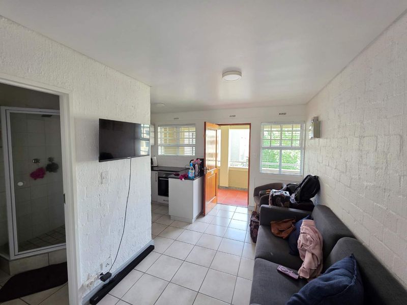 Beautifully renovated and furnished 2 Bed 1 Bath Apartment with Balcony - Photo 6