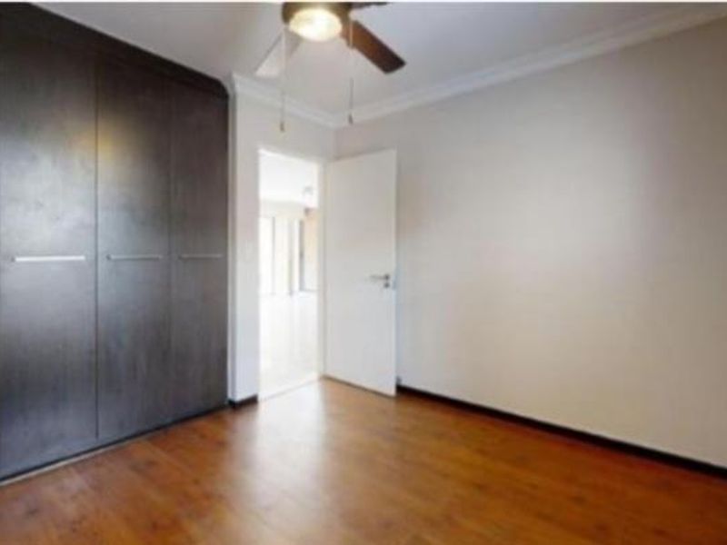 Stylish 2 Bedroom, 2 Bathroom Apartment with Balcony - Photo 9