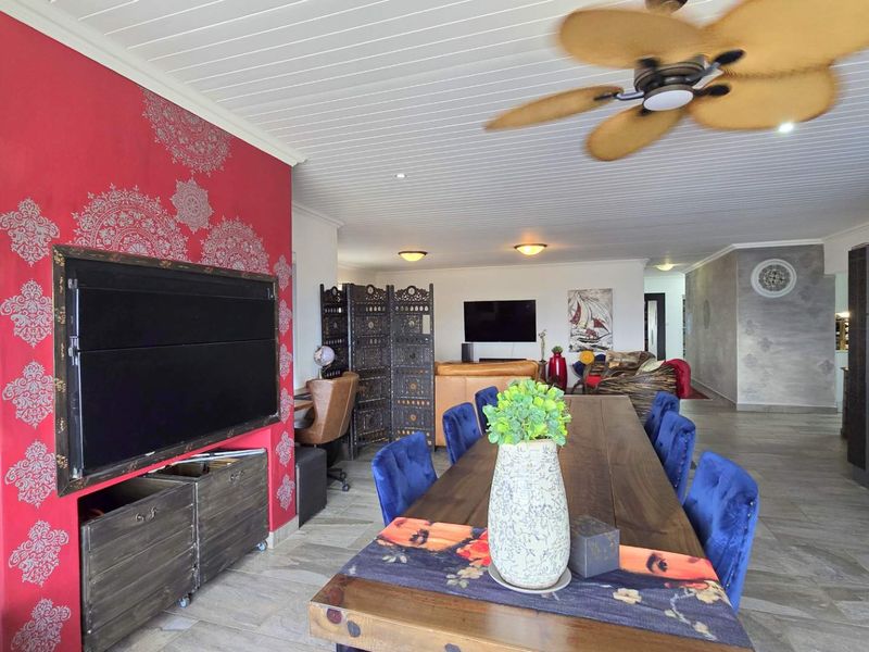 EXCLUSIVE COASTAL LIVING | PANORAMIC BAY VIEWS | 4 BEDROOM | DUAL LIVING POTENTIAL - Photo 10