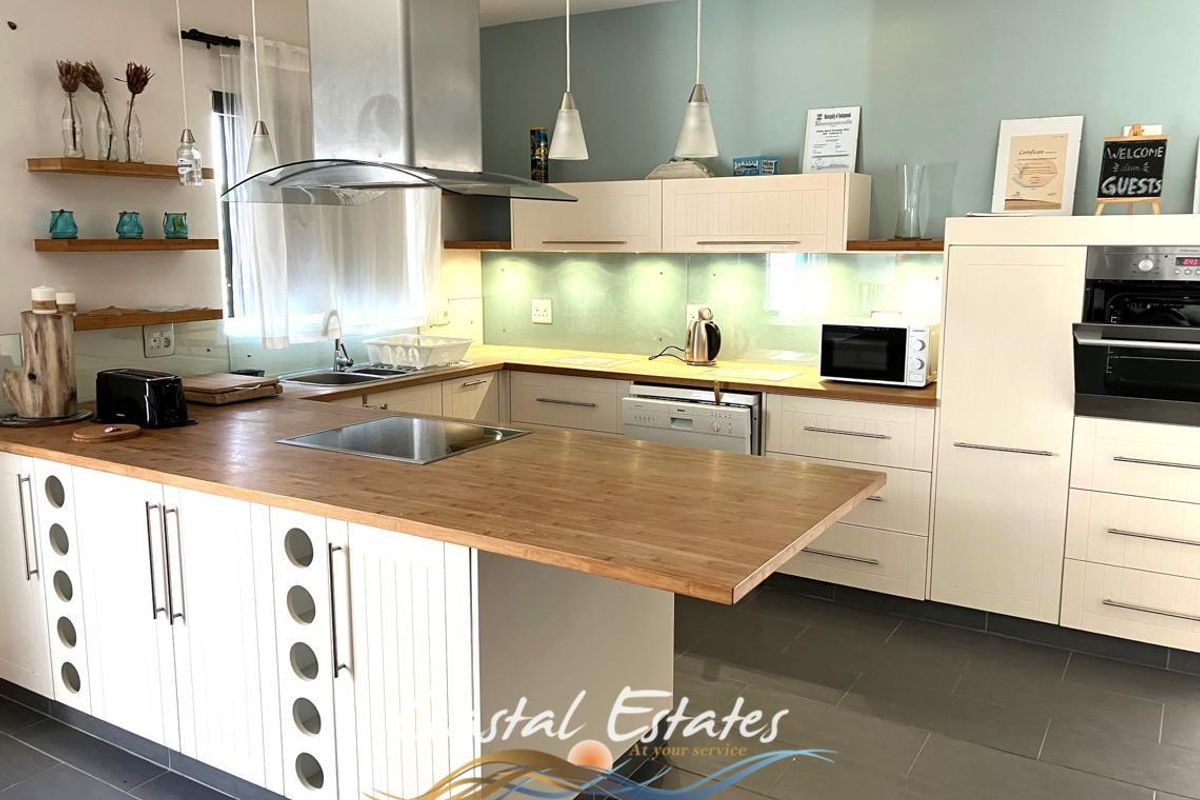 Stunning 3-Bedroom Townhouse with Breathtaking Sea Views - Photo 3