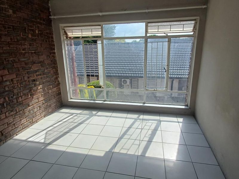 3 Bedroom Duplex For Sale - Photo 9