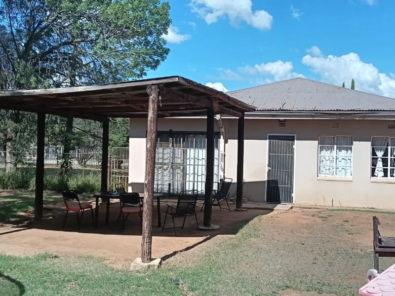 THIS HOUSE IS VERY COMFORTABLE INSIDE.  NICE WOODEN FLOORS. LARGE YARD. PRICE  AFFORDABLE. - Photo 3