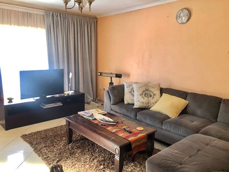 3-Bedroom Home for Sale in Verwoerdpark! - Photo 8