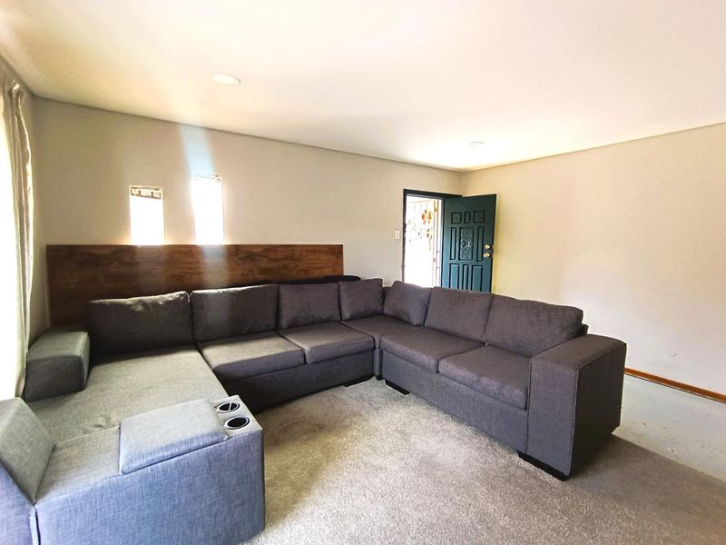 Space, Comfort & Bonus Flat — Close to UFS - Photo 5