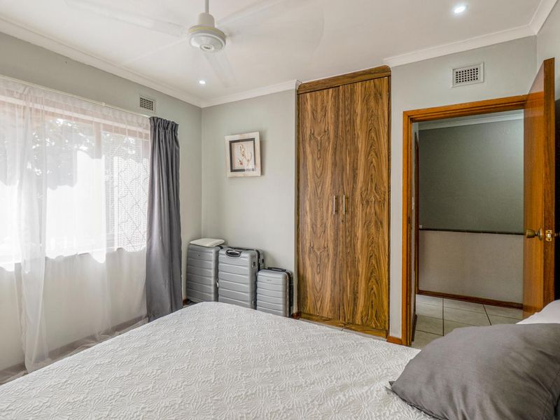 Pet friendly duplex - Photo 10