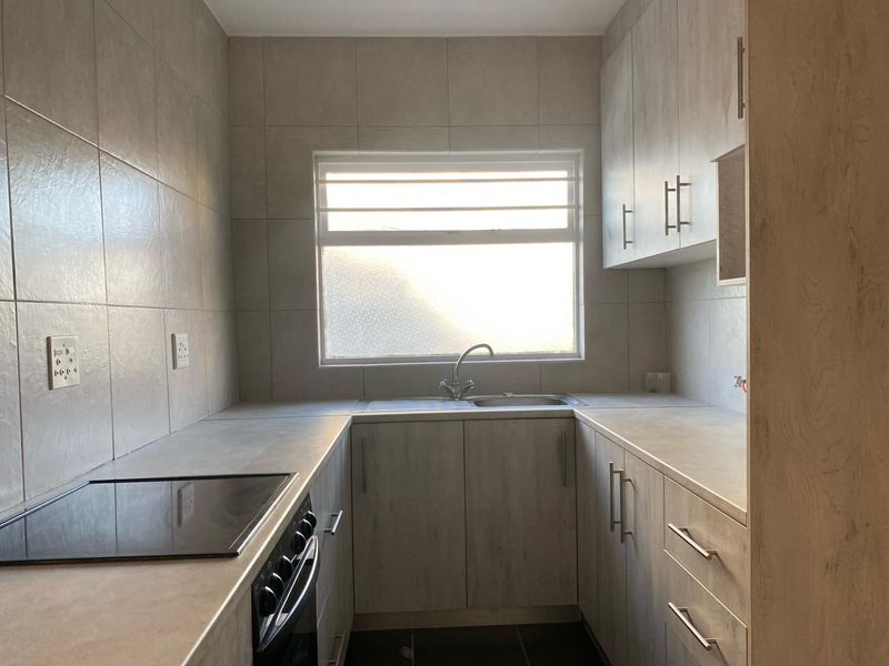 Two bedroom rental in Plumstead - Photo 2